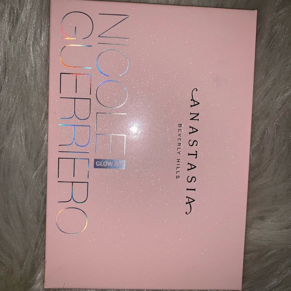 Nicole Guerrero x ABH limited edition Glow Kit